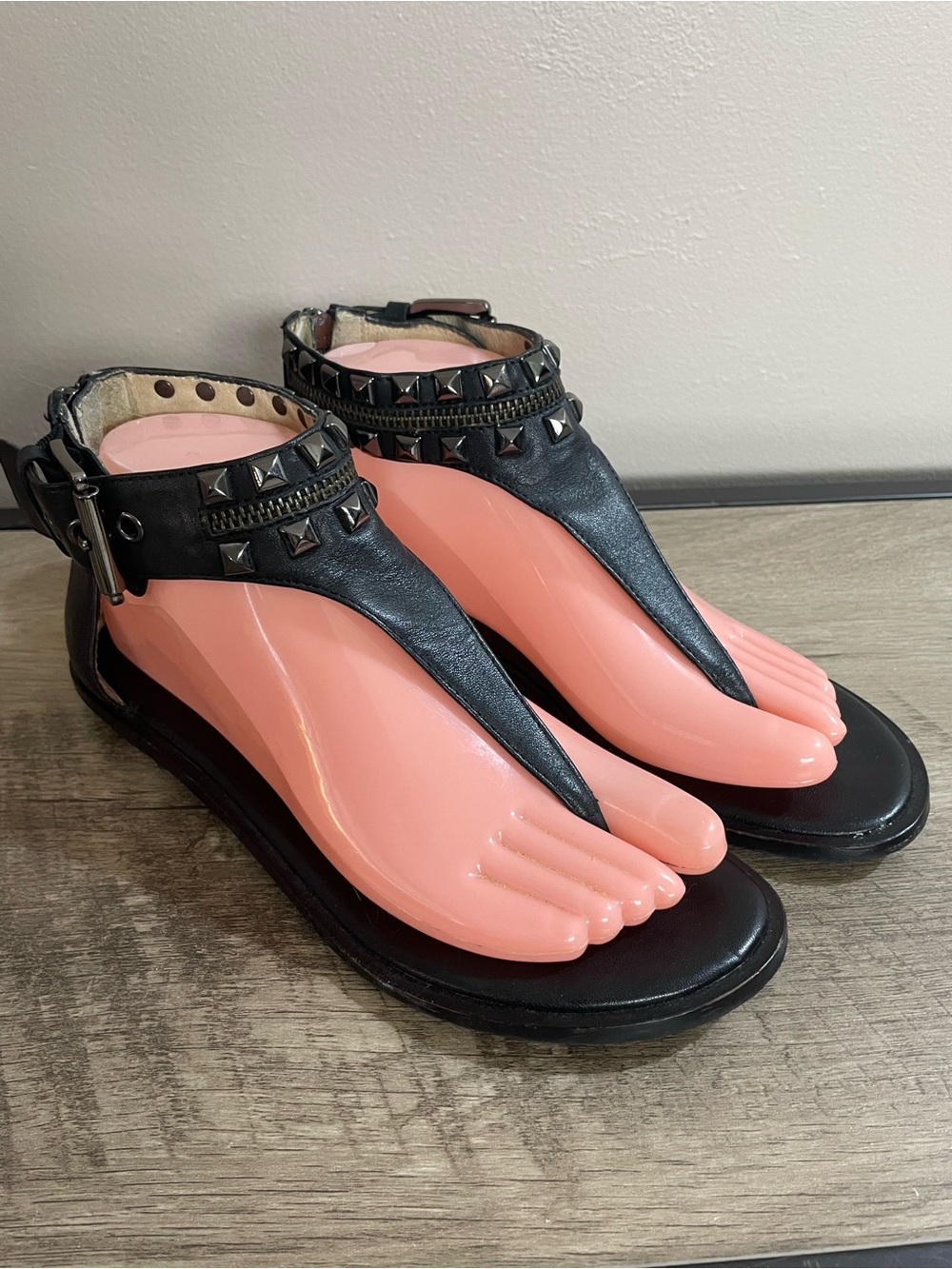 Women's MK MICHAEL KORS Black Leather STUDDED T-Strap MOTO BIKER Summer SANDALS